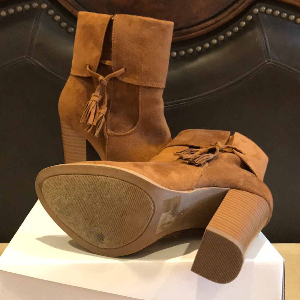Boots - Picture 3 of 3